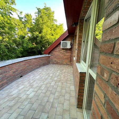 Gabica Apartman Debrecen Exterior foto